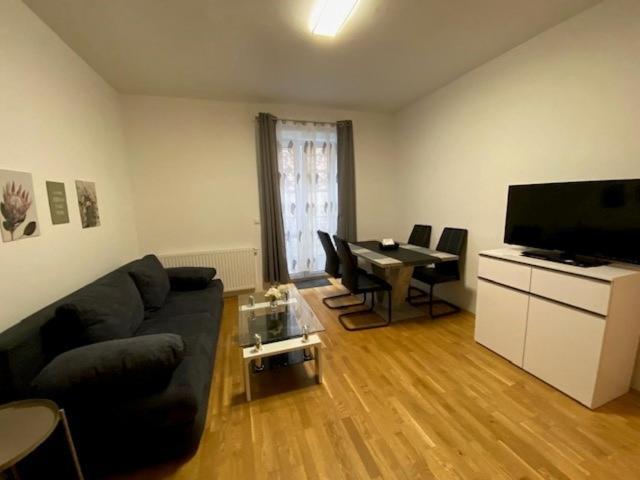 Paky Appartements 00322 Bruck an der Leitha Eksteriør billede